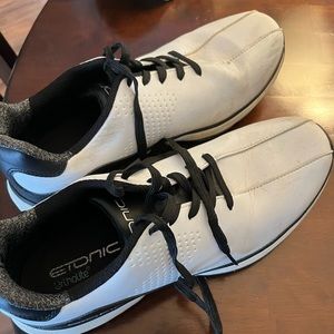Golf shoes
